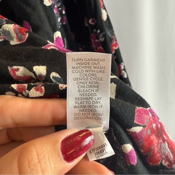 J Jill Floral Black and Pink Women's Top Velvet-Piped Top - Picture 14 of 17